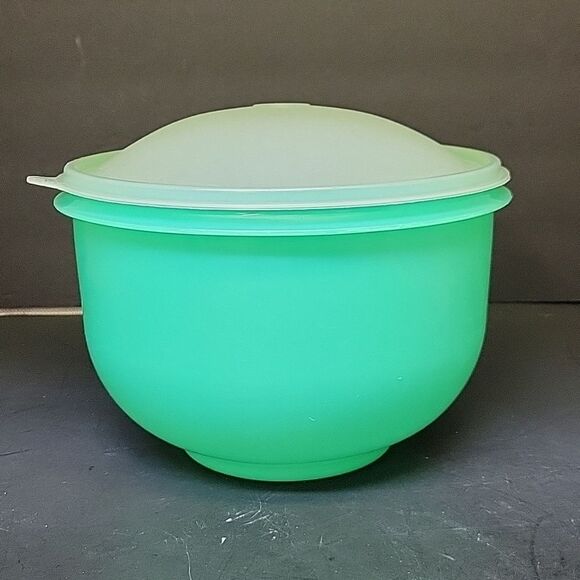 Tupperware Lettuce Keepers And Lettuce / Cheese Grater - Picture 5 of 9